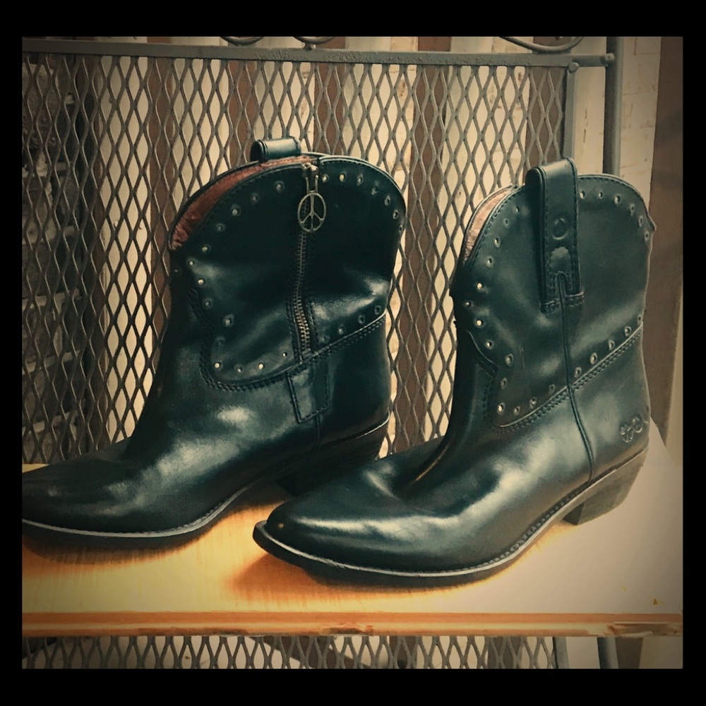 Lucky Brand Peace Sign Boots size 9